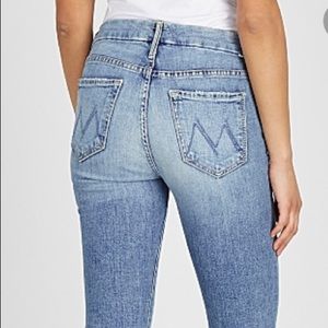 MOTHER “The Looker” Ankle step Fray Jeans